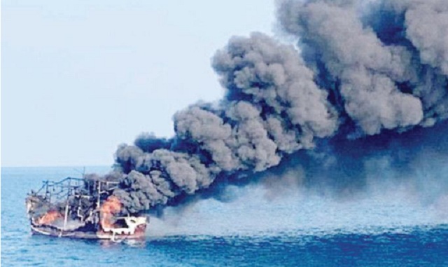 Kapal Terbakar, TNI-AL Evakuasi 10 Nelayan