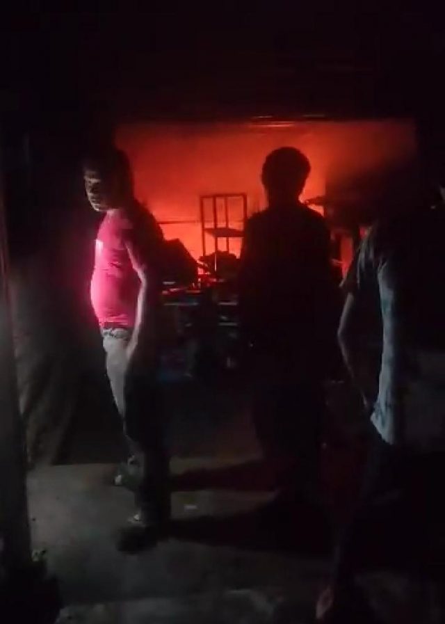 Jelang Sahur, Warung Kelontong Terbakar