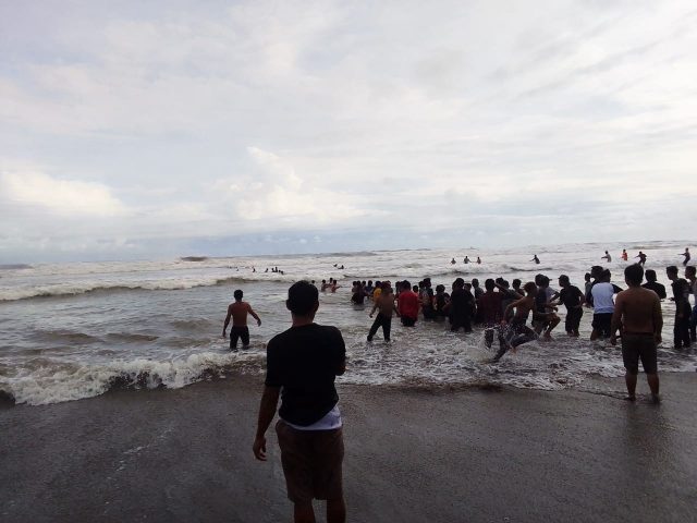 Pak Kadun Lemas, Sempat Dilarikan ke Puskesmas Usai Selamatkan Tiga Bocah dari Pantai Lais