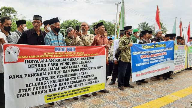 Tuntut Insentif, Ratusan Pengurus Masjid Demo Kantor Bupati Benteng
