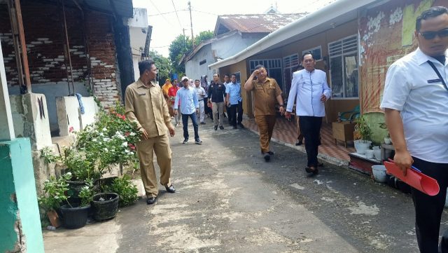 Warga Perumahan Guru Lingkar Barat Tak Bisa Balik Nama, Komisi II Sidak ke Lokasi 