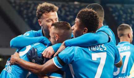 Napoli Perlebar Jarak di Puncak Klasemen Liga Italia Setelah Kalahkan Hellas Verona 2-0