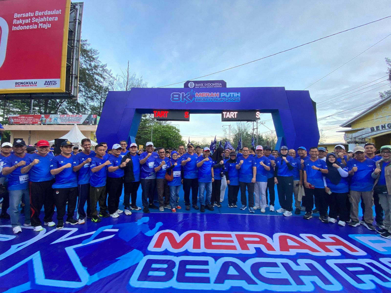 Sukses Meriahkan HUT RI ke-80, Bank Indonesia Gelar Merah Putih 8K Beach Run 2025 di Pantai Panjang Bengkulu
