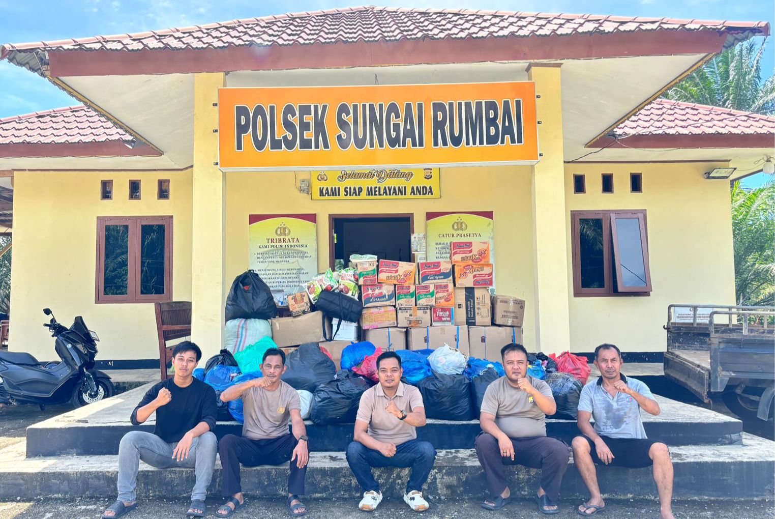 Solidaritas Mengalir, Donasi untuk Korban Banjir Sumbar Dikumpulkan Polsek Sungai Rumbai dan Bhayangkari