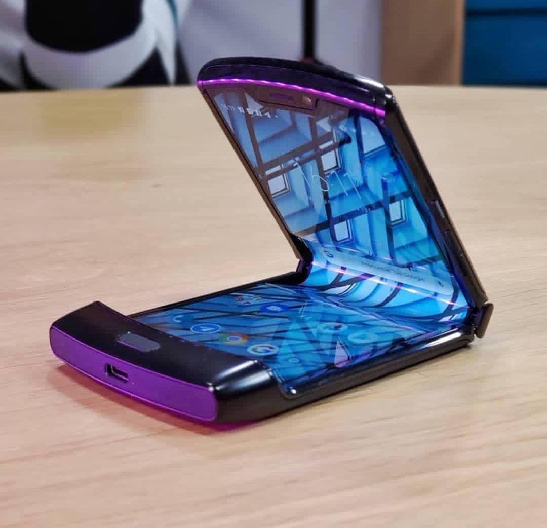 Motorola RAZR: Handphone Lipat Terpopuler pada Masanya, Kini Hadir dengan Versi Terbaru