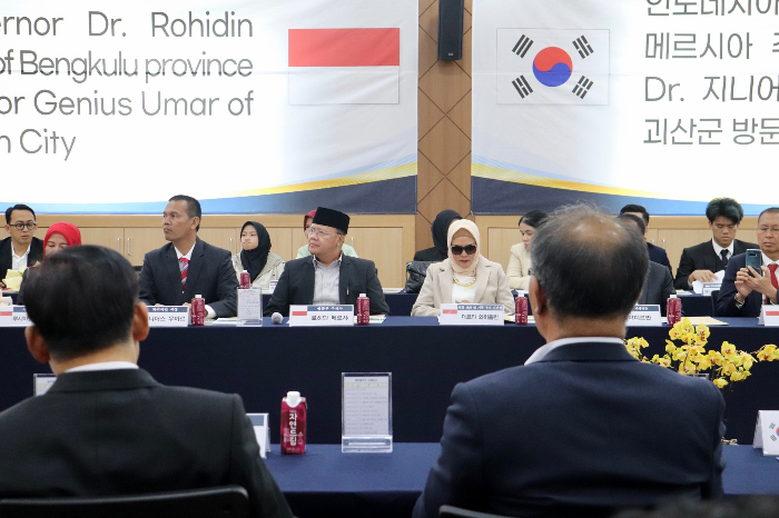 Gubernur Bengkulu Prof. Dr. Rohidin Mersyah Dapat Honorary Citizen dari Walikota Goesan County