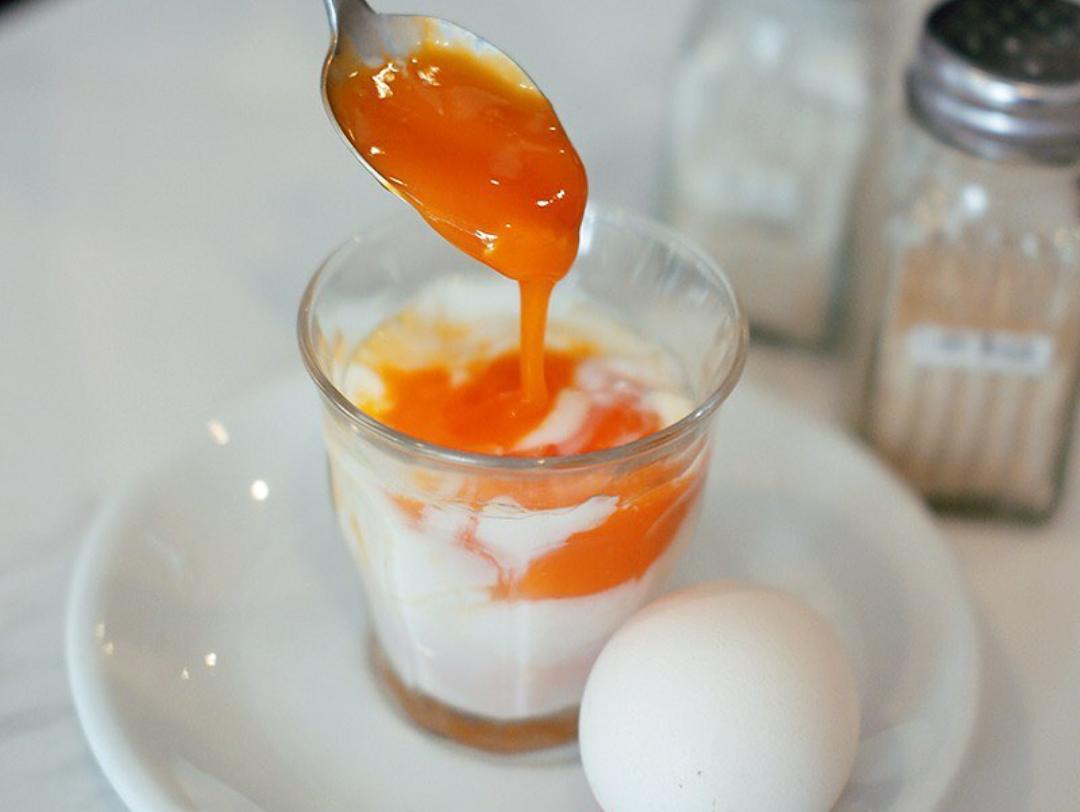 6 Cara Merebus Telur Setengah Matang dengan Benar untuk Kuning Telur yang Creamy dan Hasil Sempurna