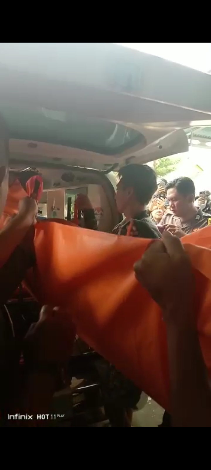 BREAKING NEWS: Pemuda Pedagang Ban Mobil Tergantung di Rejang Lebong