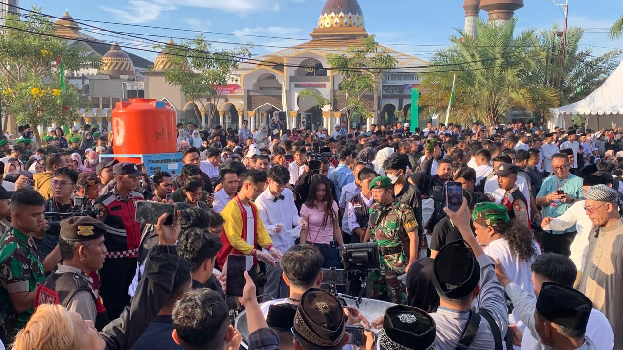 Momen Masak Akbar Tumpah Ruah di Bengkulu, Willie Salim dan Ustaz Derry Sulaiman Ikut Sajikan Hidangan