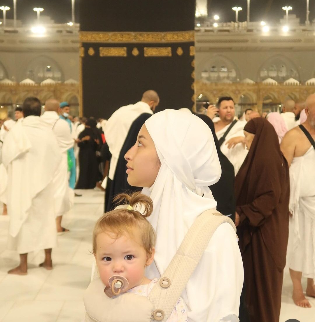 Kamari Lihat Papa Dali Saat Jennifer Coppen Tawaf Umroh