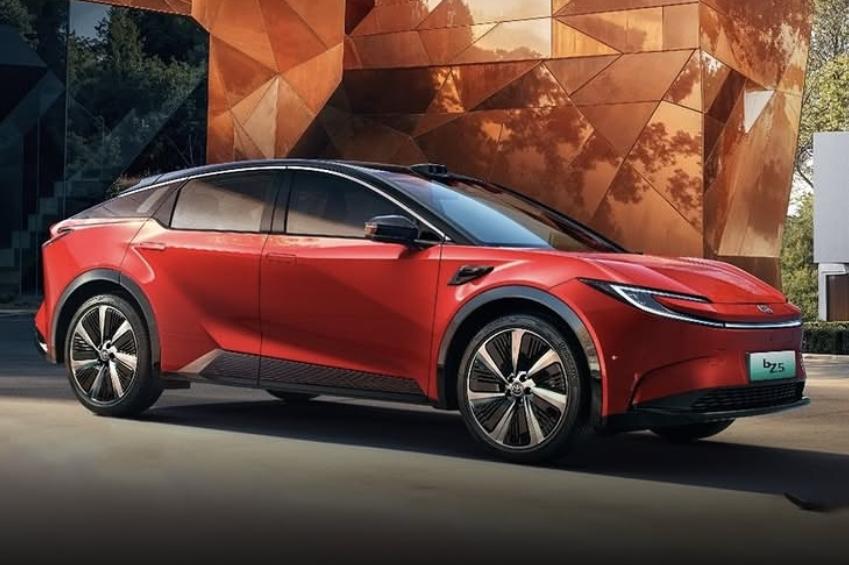 Toyota bZ5 Tampil Gagah, SUV Listrik Bergaya Coupe dengan Teknologi Masa Depan