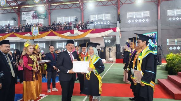 842 Wisudawan UMB Resmi Dikukuhkan, Wali Kota Dedy Wahyudi: “Kalian Adalah Duta Kebanggaan Bengkulu!