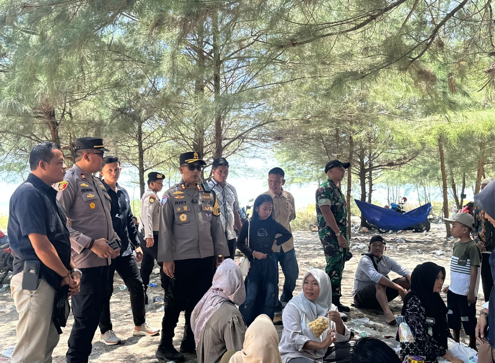 Kapolres Mukomuko Pimpin Langsung Pengamanan di Pantai Batu Kumbang Ipuh Saat Libur Lebaran