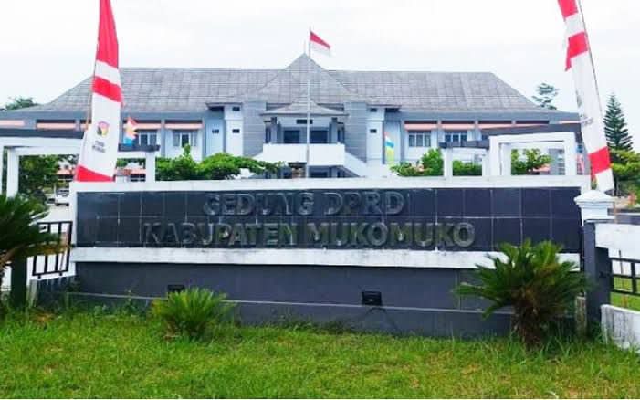 Pengadaan iPhone 17 Pro Max dan HT di Sekretariat DPRD Mukomuko Disorot