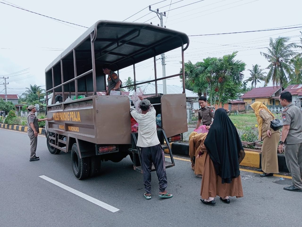 Satpol PP Mukomuko Tertibkan Hewan Liar dan Pesta Miras, Ini Hasil Penegakan Perda