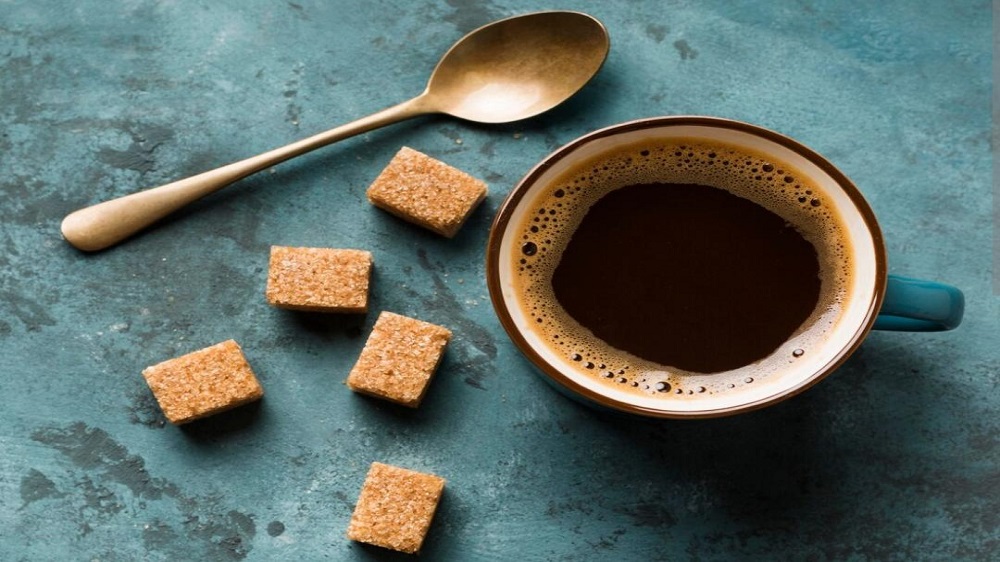 Minum Kopi Pakai Gula Aren Atau Gula Putih? Ternyata, Ini yang Lebih Sehat