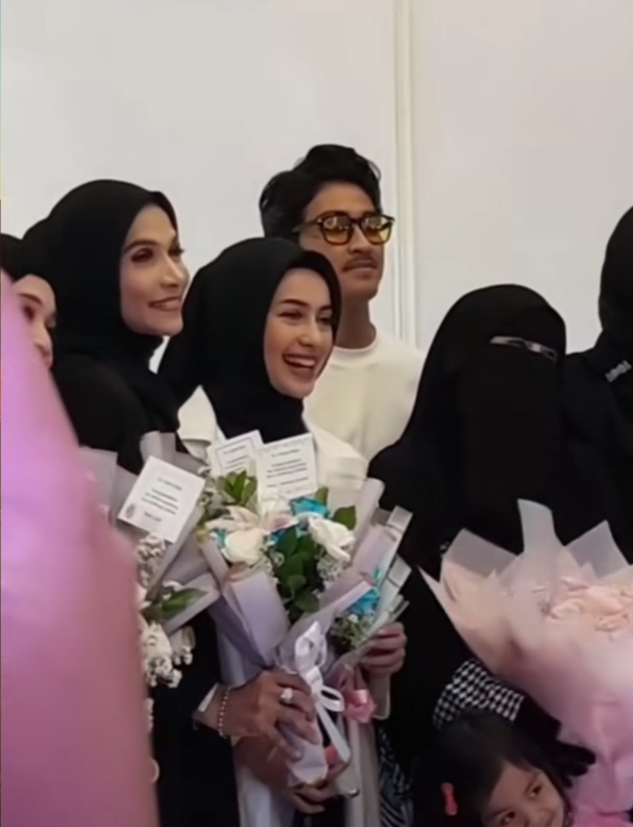 Umi Pipik Tanggapi Kedekatan Abidzar dan Sintya Marisca di Launching Bisnis Baru