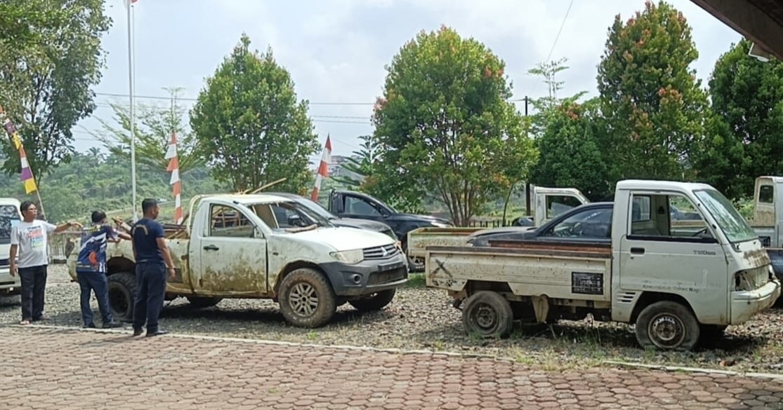 Fokus Penertiban Aset, Pemkab Seluma Lelang 18 Mobil Dinas Bekas Kades
