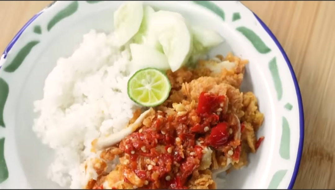 Resep Ayam Geprek Sambal Korek Ala Chef Devina Hermawan, Dijamin Bikin Ketagihan