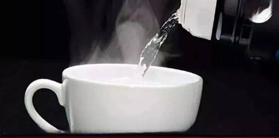 Sering Minum Air Putih Hangat Setiap Pagi Saat Perut Kosong, Rasakan 8 Manfaat Ini untuk Kesehatan