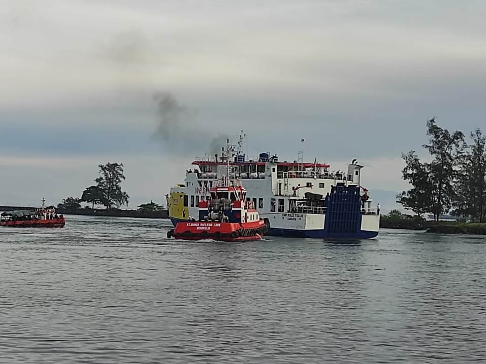 Kapal Kembali Berlayar, Hasil Bumi Enggano Kembali Mengalir ke Bengkulu
