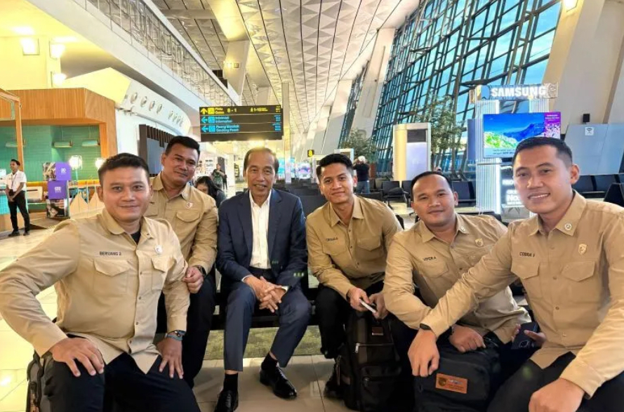 Jokowi Pimpin Utusan Khusus Hadiri Pemakaman Paus Fransiskus, Sampaikan Pesan Duka Presiden Prabowo