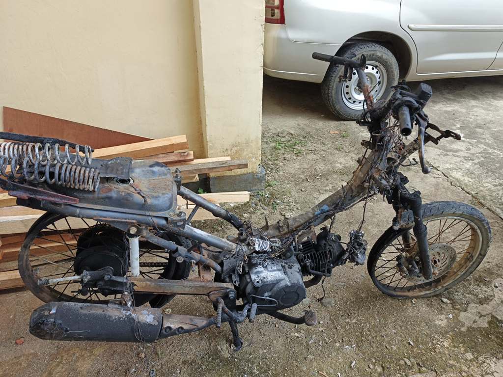 Panik karena Maling, Warga Bakar Motor Pria Tak Bersalah di Arga Makmur