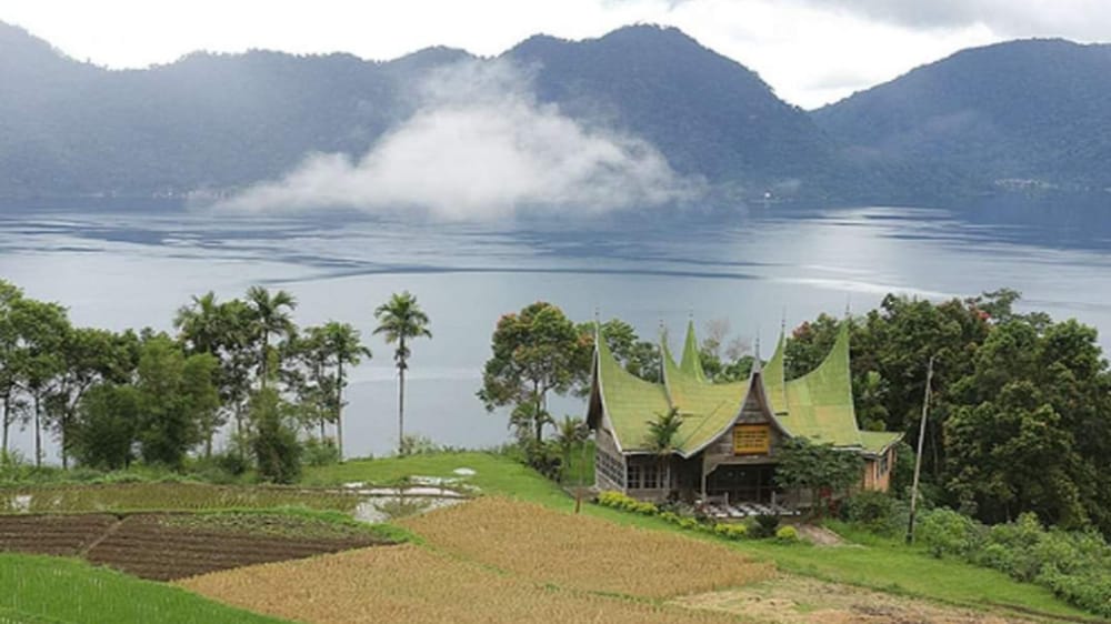 Bermula dari Sepasang Kekasih Melompat ke Kawah Gunung, Ini Kisah Asal Usul Danau Maninjau Sumatera Barat