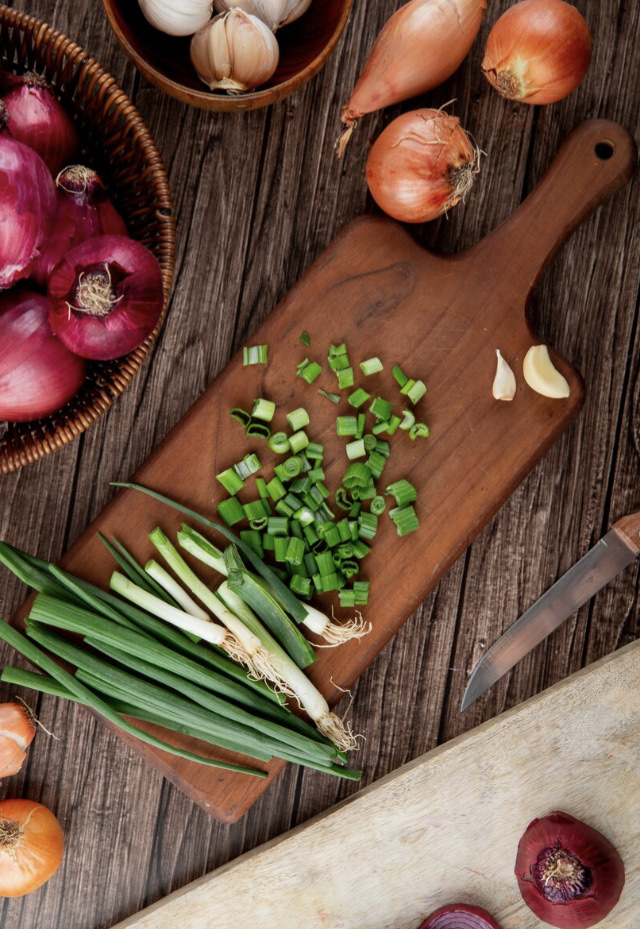 Daun Bawang vs Bawang Merah: Apa Bedanya dalam Masakan?