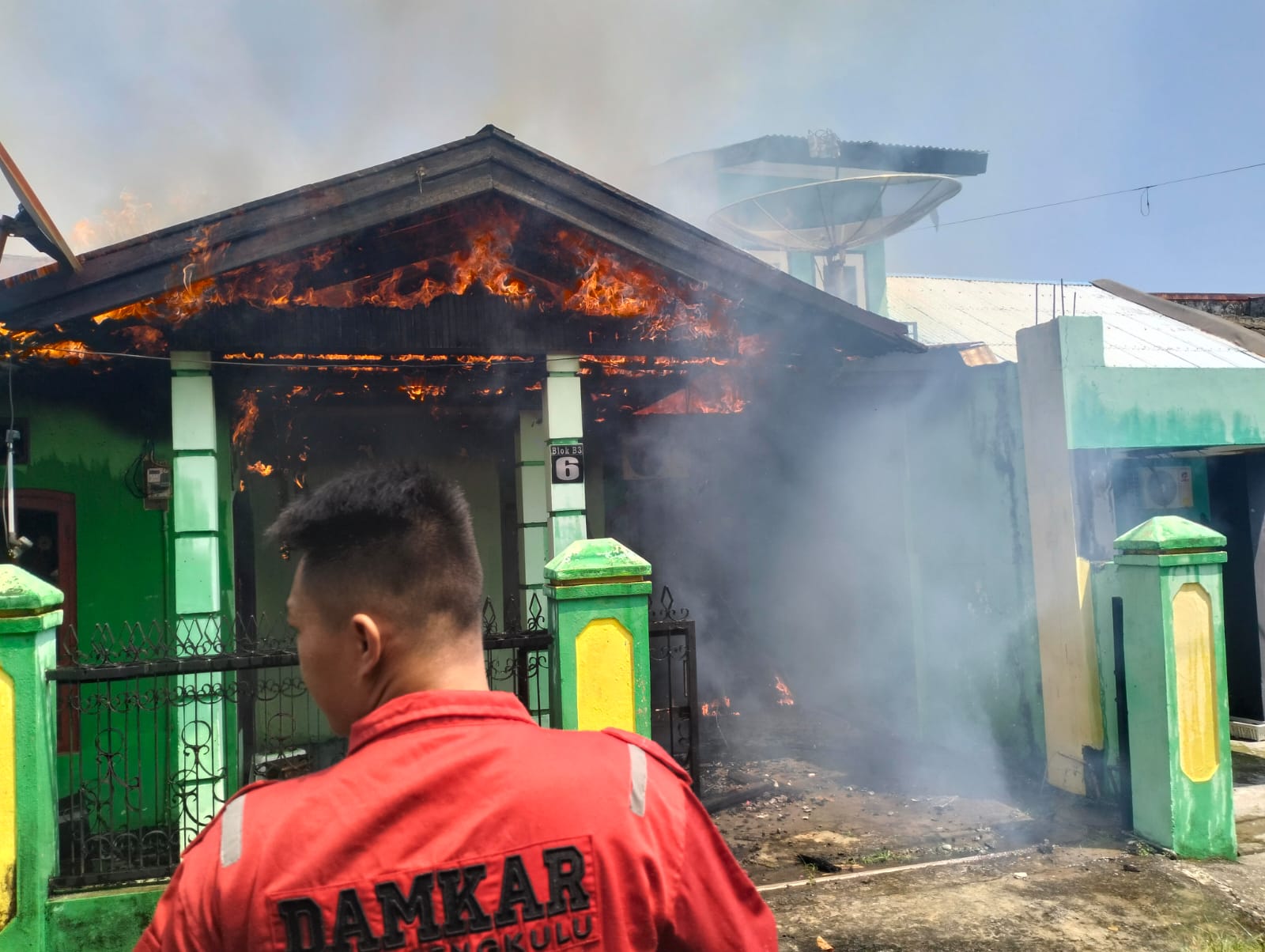 Jumat Siang, Satu Unit Rumah di Jalan Pebabri Kota Bengkulu Ludes Terbakar