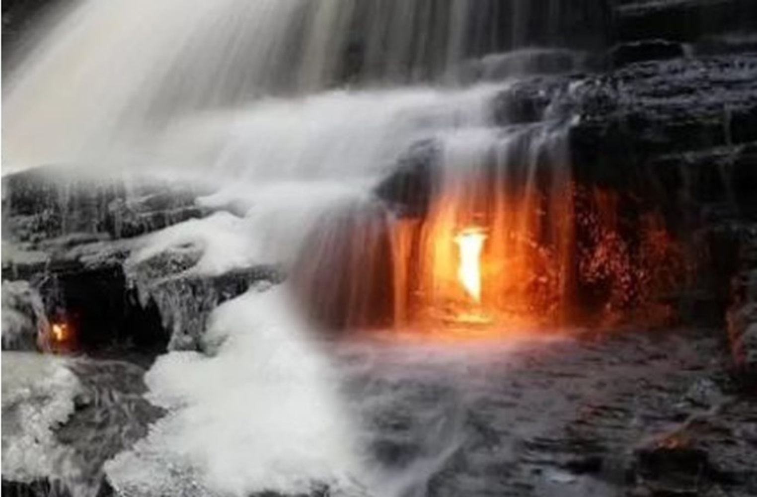 Pesona Eternal Flame Falls, Ada Api Abadi di Samping Air Terjun, Berada di Chestnut Ridge Park New York