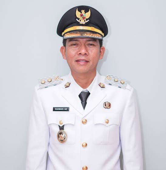 Kisah Inspiratif Rahmadi AB, Dari Penjual Koran Sukses Jadi Wakil Bupati Mukomuko