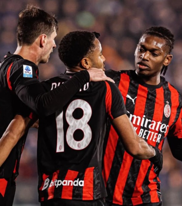 AC Milan Dekati Inter, Rabiot Bawa Rossoneri Menang 3-1 di Kandang Como