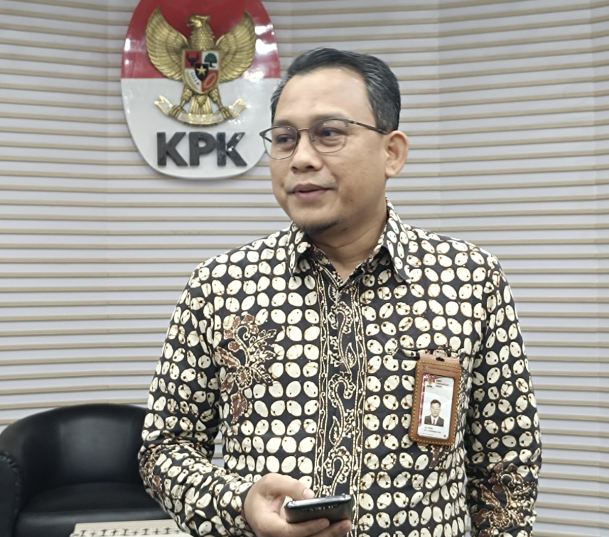 OTT di Kaltim, KPK Amankan 11 Orang Kasus Suap Proyek, Jokowi Berhentikan Firli Bahuri