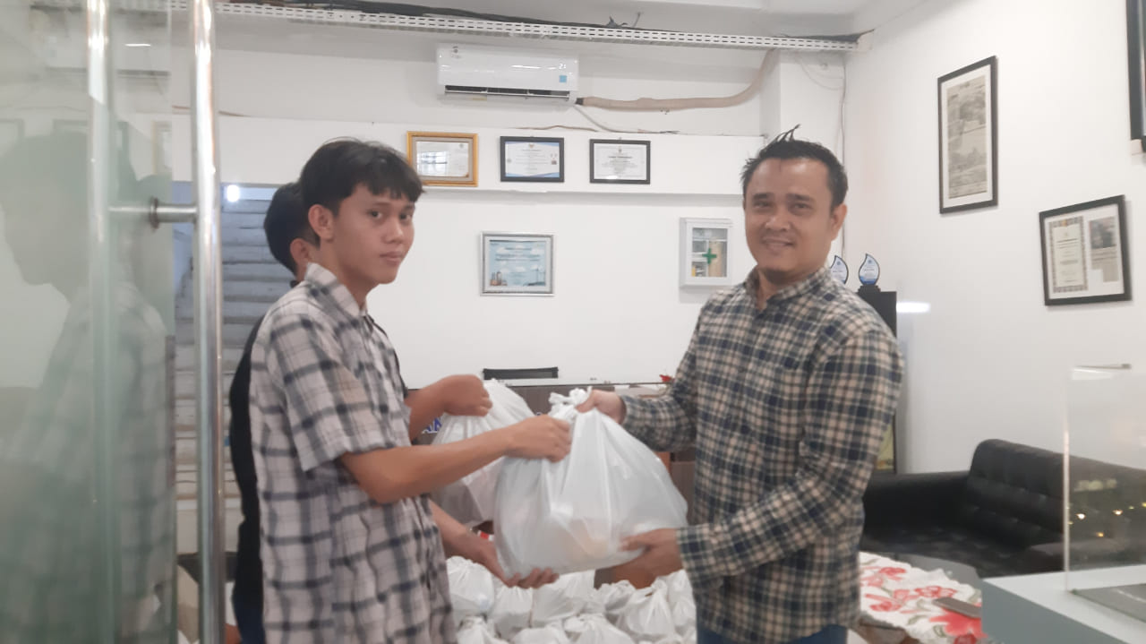 Berbagi Kebahagiaan, Bencoolen Mall Bagikan 150 Paket Sembako untuk Warga Sekitar Menjelang Idulfitri