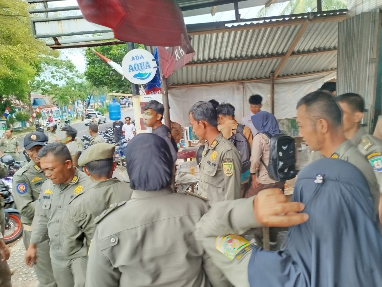 Satpol PP Razia Pelajar, Puluhan Siswa Nongkrong Saat Jam Belajar Terjaring