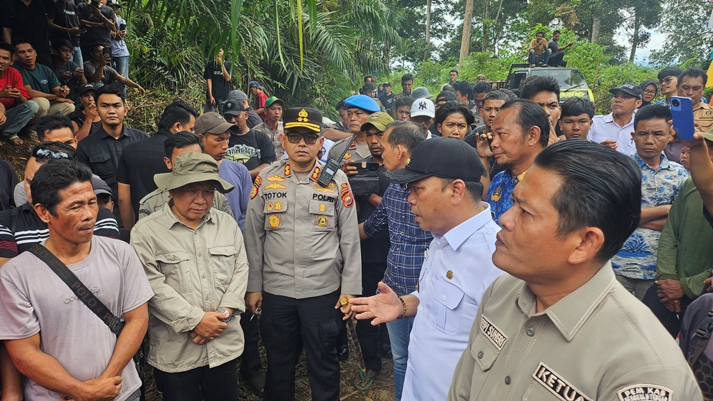 Portal Jalan ke PT RAA Dibuka, Warga dan Pemkab Bengkulu Tengah Sepakati Jalan Damai