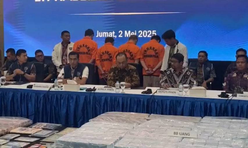 Bareskrim Limpahkan 4 Tersangka Judi Online Agen138, Uang Miliaran & Dolar Disita