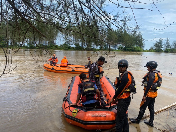 Pencarian Korban Tenggelam di Sungai Pasar Bengkulu Diperluas hingga Bibir Pantai