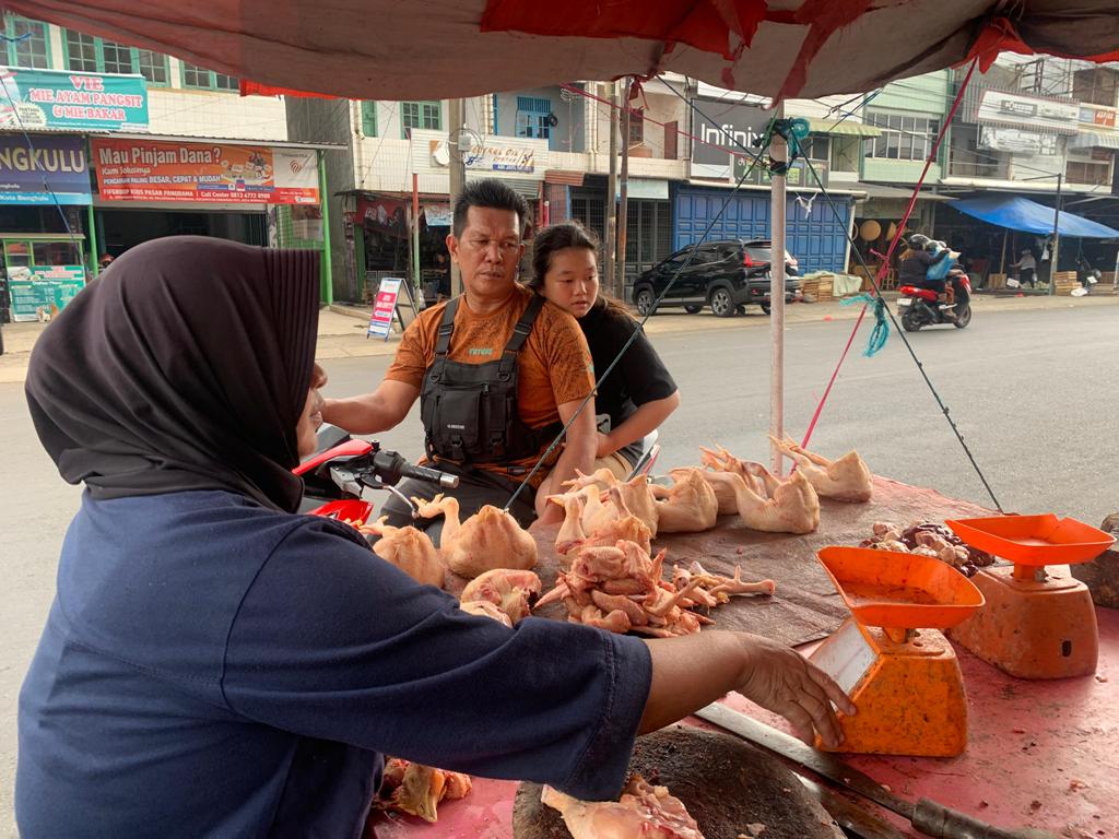 Harga Ayam Potong dan Bahan Pokok di Bengkulu Turun hingga Rp5 Ribu per Kilogram