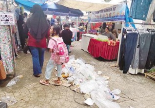 Sampah Berserakan di Festival Muharram