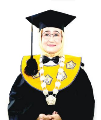  Muhartini Salim (62), Profesor Pertama FEB Universitas Bengkulu