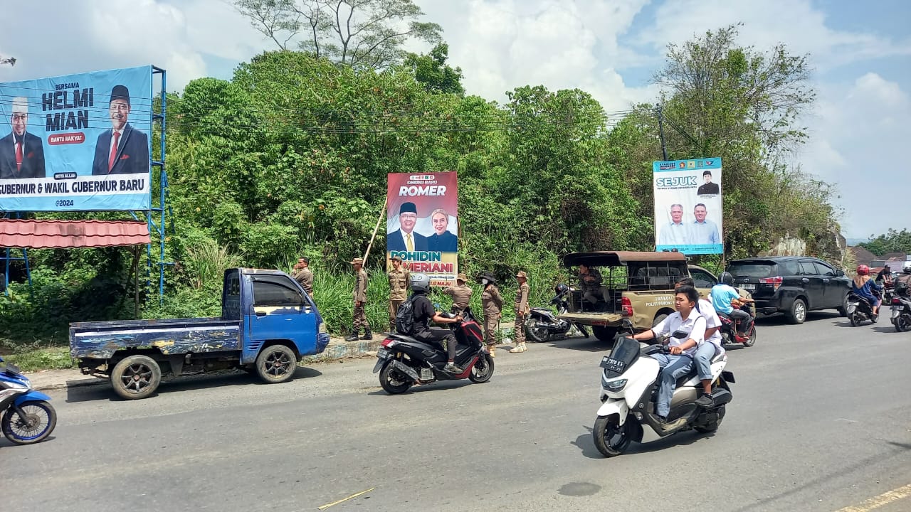 Bawaslu Rejang Lebong Tertibkan Alat Peraga Sosialisasi di Jalur Hijau 