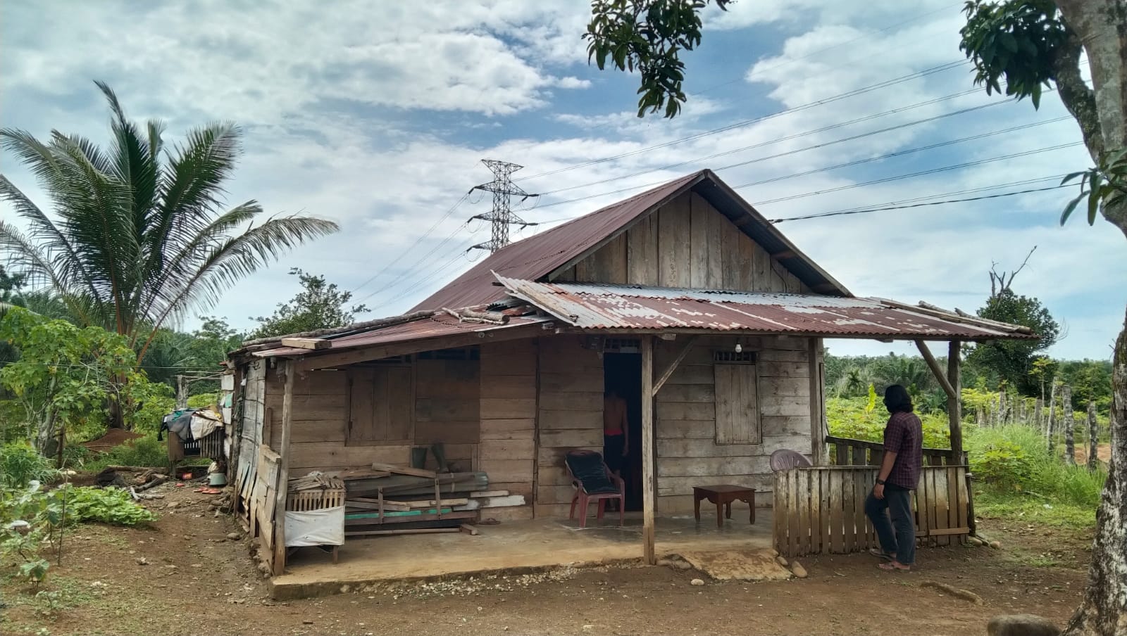 Warga Padang Kuas Keluhkan Gangguan Kesehatan dan Kerugian Ekonomi Akibat SUTT PLTU Teluk Sepang