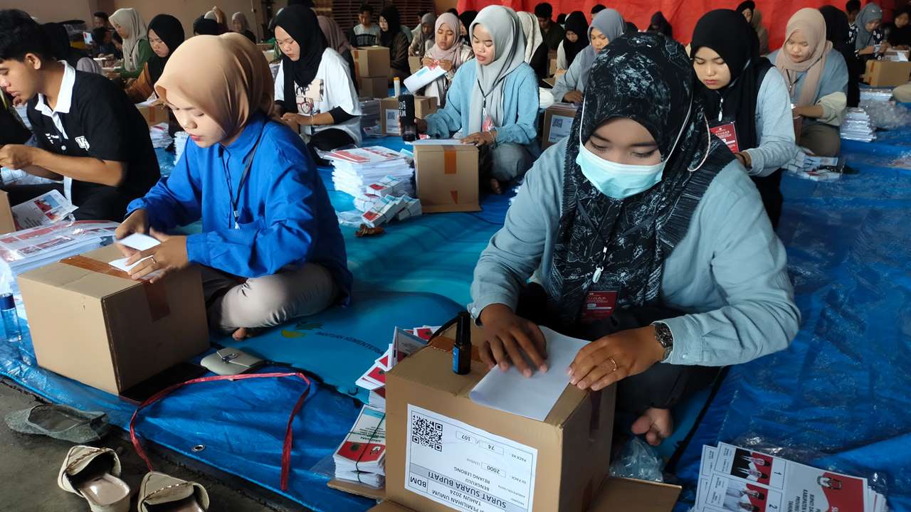 213.507 Surat Suara Pilkada Rejang Lebong Disortir dan Dilipat, 100 Mahasiswa IAIN Curup Dilibatkan