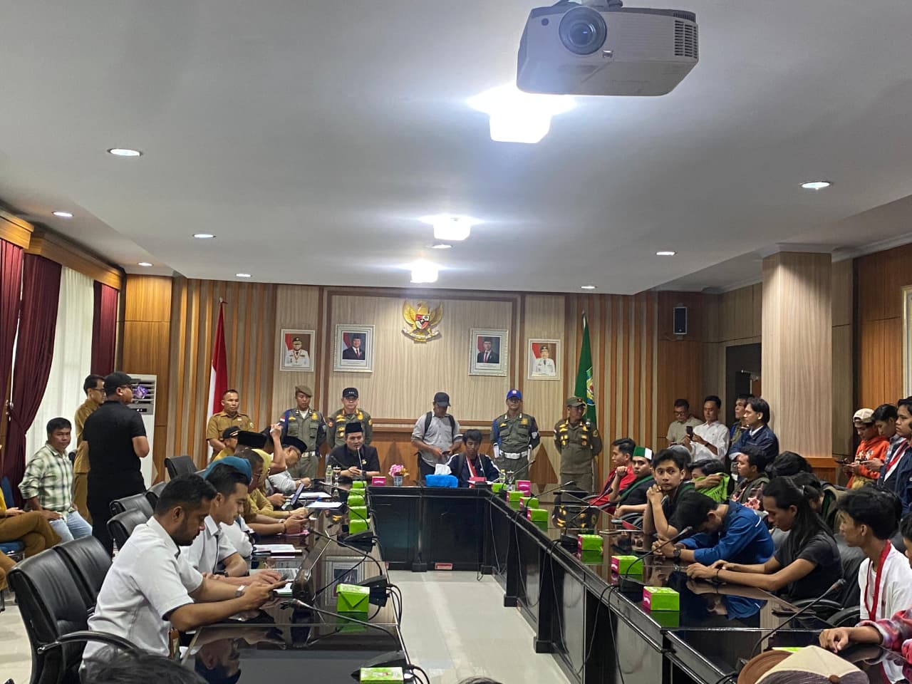Aksi May Day di Bengkulu Berlanjut ke Hearing, Tuntutan Buruh Disampaikan
