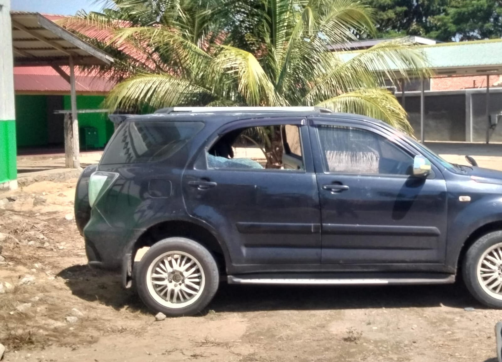 BREAKING NEWS: Bandit Pecah Kaca Mobil di Masjid Al Iklas Mukomuko Gondol Uang Jutaan Milik Jemaah