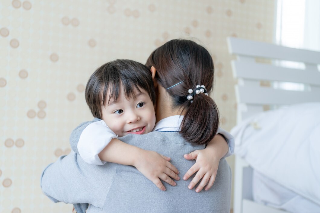 Orangtua Wajib Tahu! Ini 11 Manfaat Sering Memeluk Anak