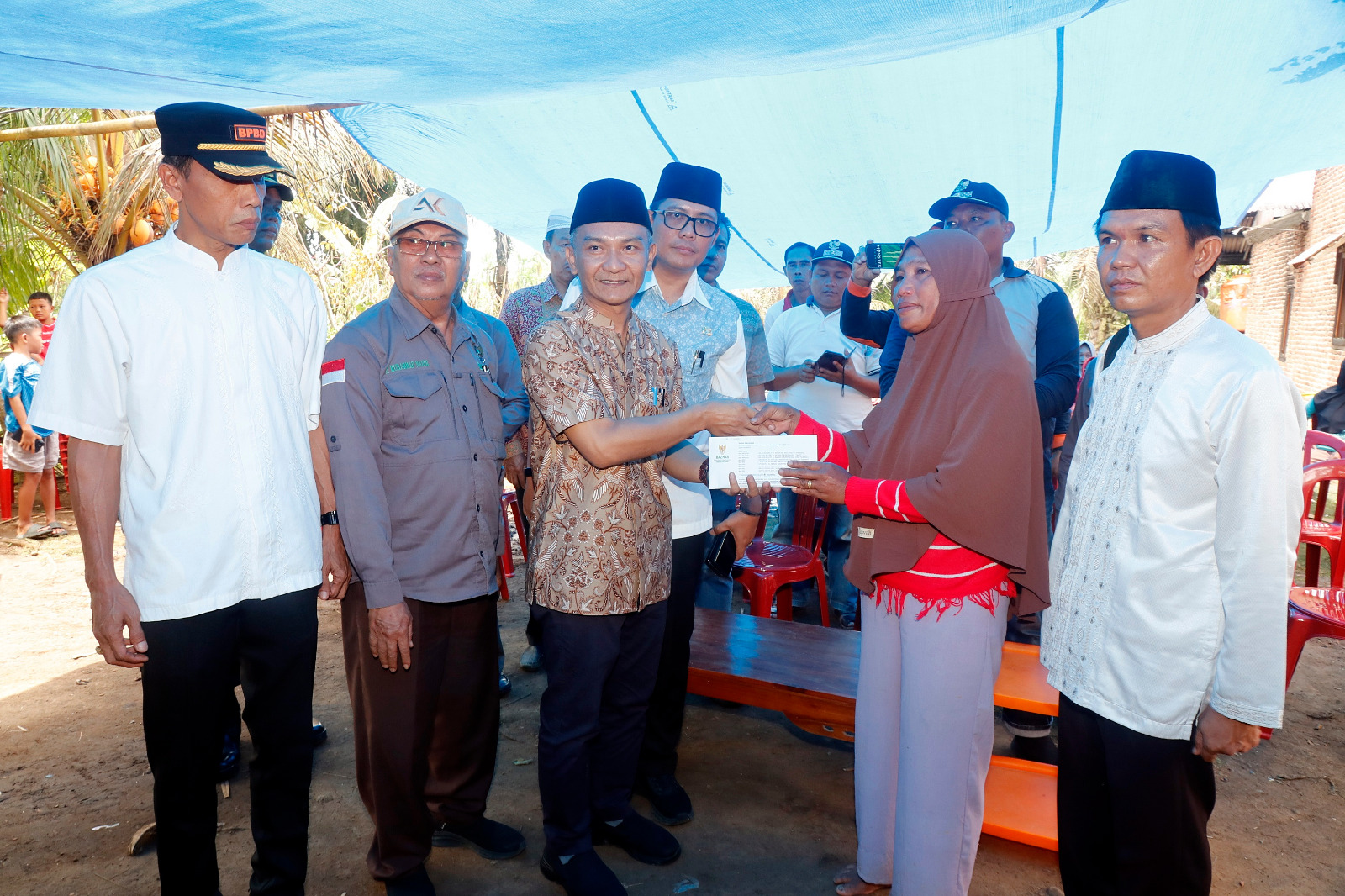 Pemkab Kaur Tunjukkan Kepedulian Nyata, Berikan Santunan kepada Korban Kebakaran di Tanjung Kemuning