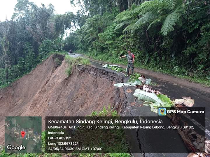 Jalan Provinsi di Sindang Kelingi Rejang Lebong Amblas, Mobil dan Truk Tidak Bisa Melintas 